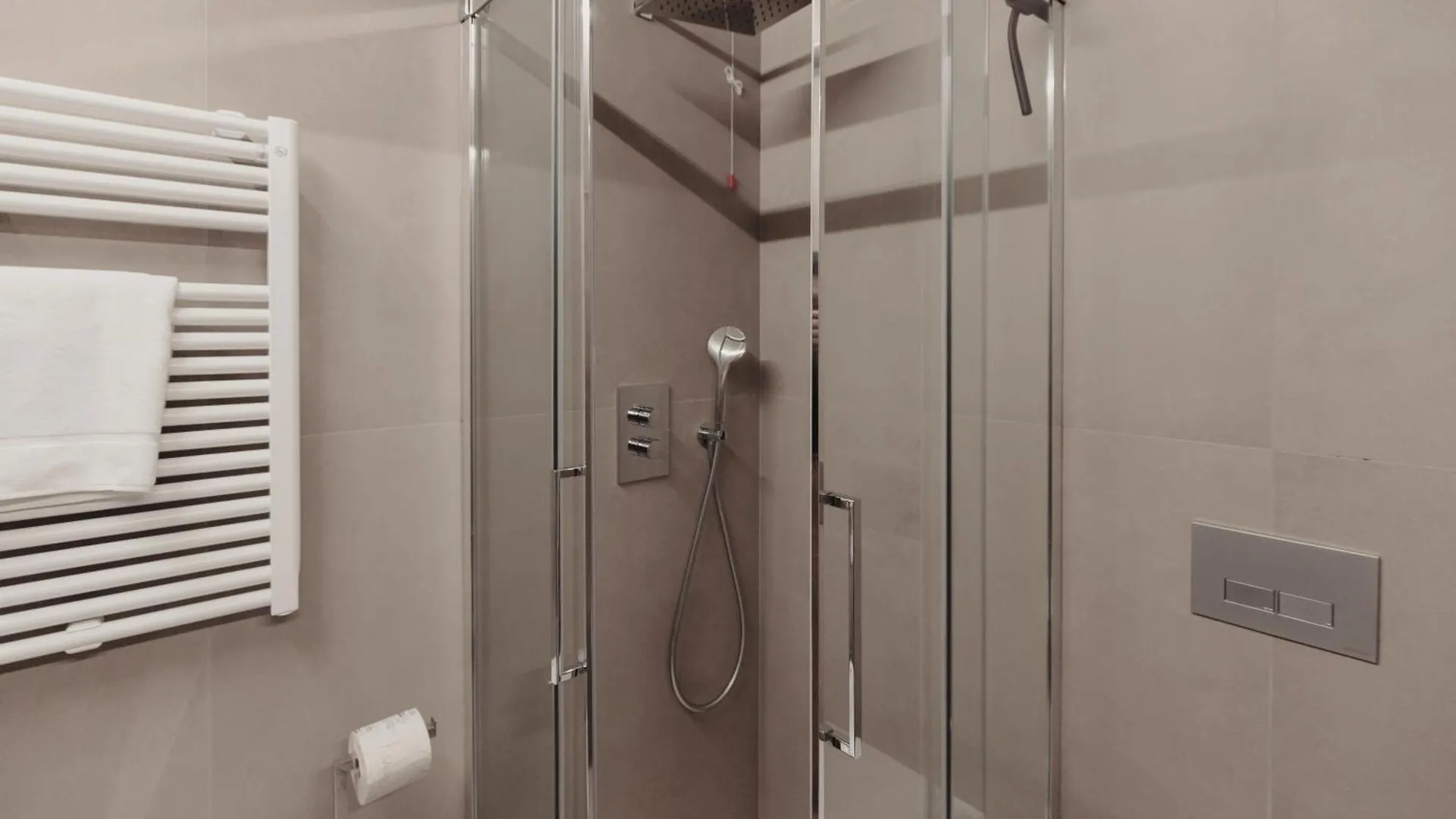Gohost - Skyline Apartment Walking Distance From Central Station Милан