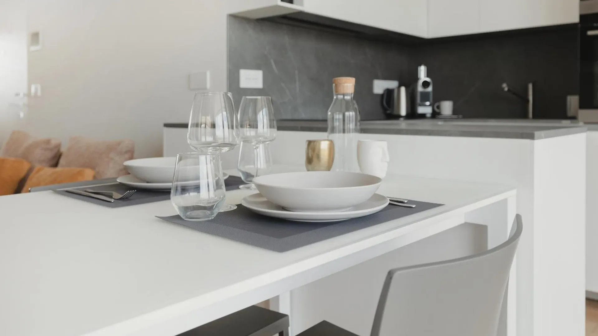 Gohost - Skyline Apartment Walking Distance From Central Station Милан