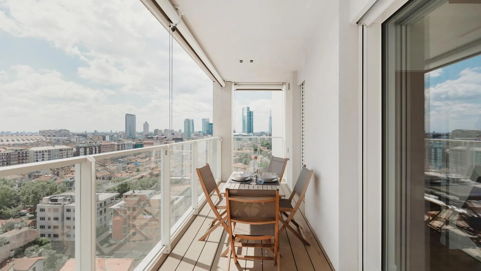 Gohost - Skyline Apartment Walking Distance From Central Station Милан 0*,