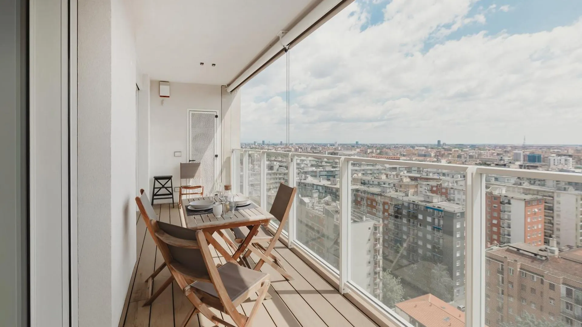 מילאנו Gohost - Skyline Apartment Walking Distance From Central Station