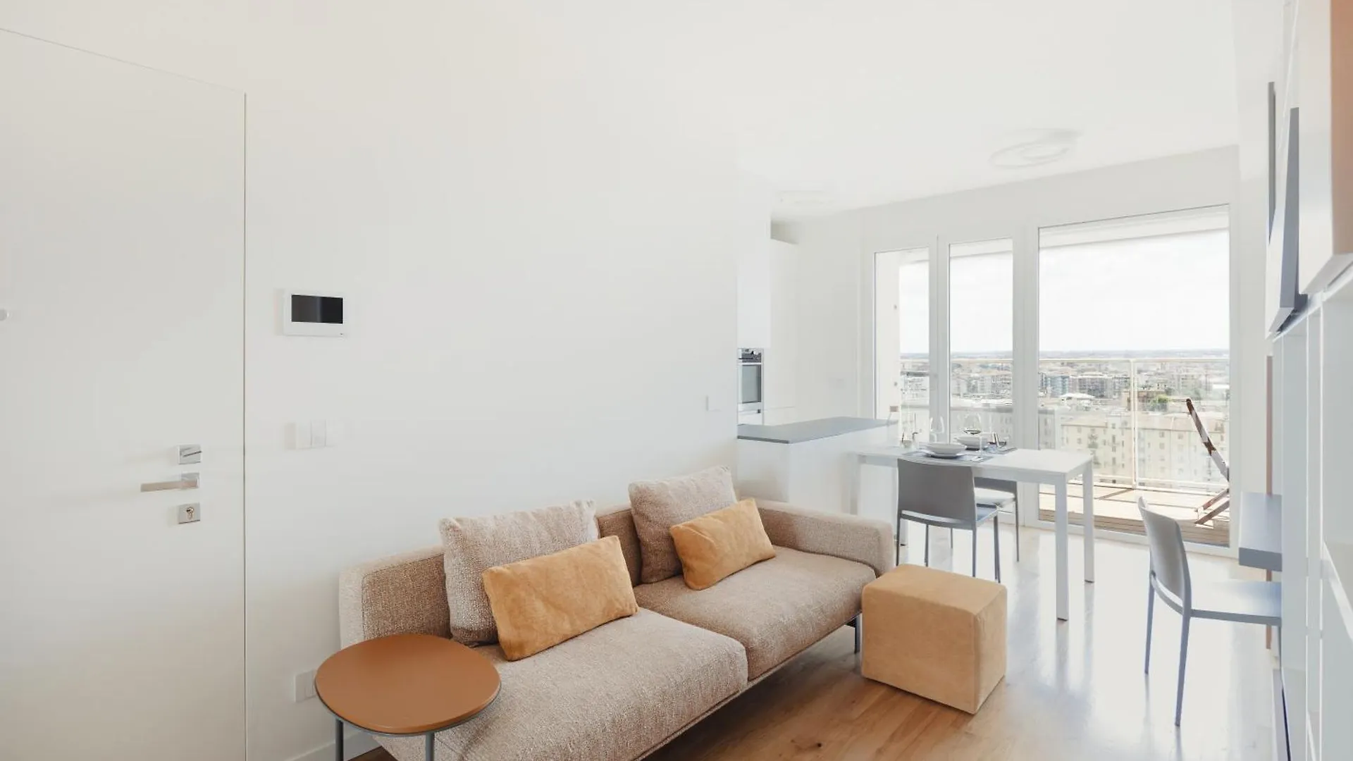 מילאנו Gohost - Skyline Apartment Walking Distance From Central Station איטליה