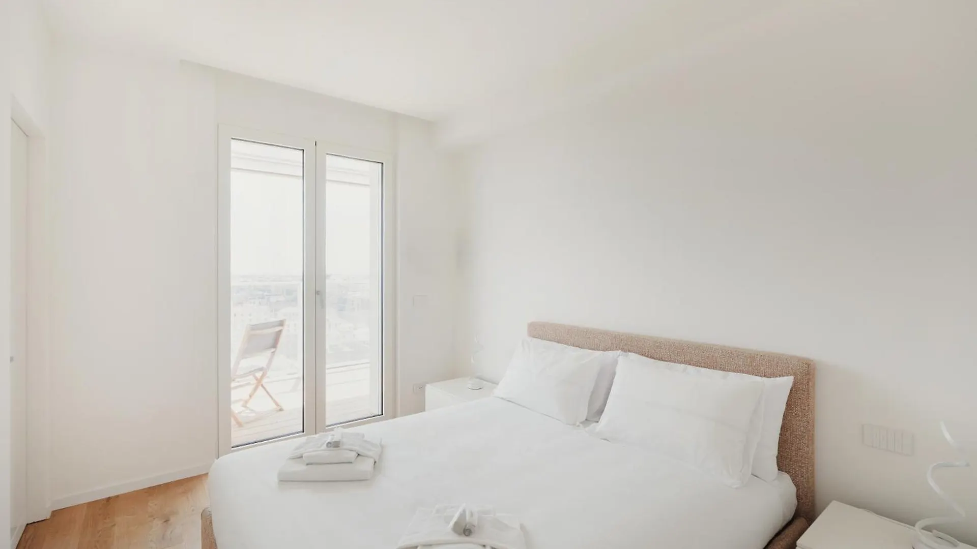 מילאנו Gohost - Skyline Apartment Walking Distance From Central Station