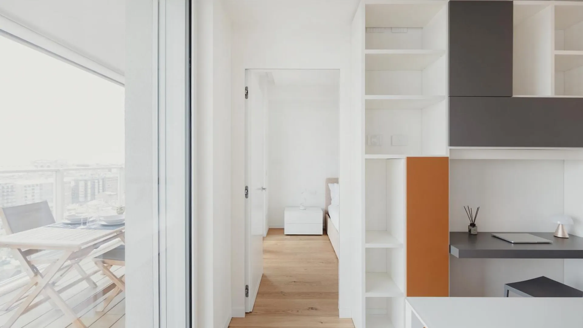 Gohost - Skyline Apartment Walking Distance From Central Station ميلان